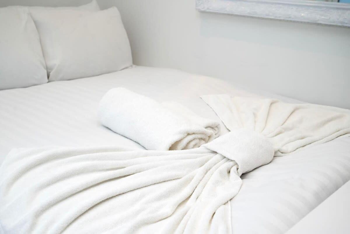 Cozy Single Level Flat With Parking Lejlighed Enfield Eksteriør billede